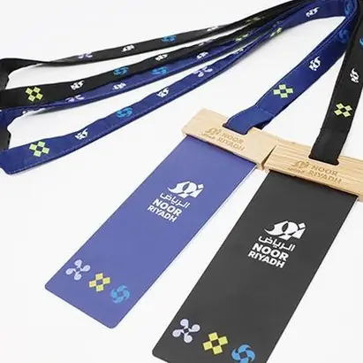Porte-cartes avec cordon : Pince en bois